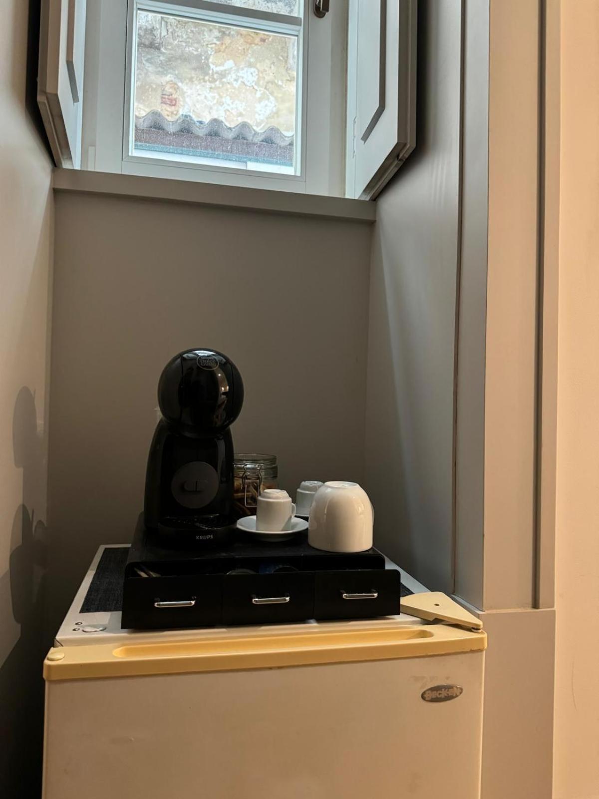 Double Room With Private Wc In Shared House In Downtown Lissabon Exterior foto