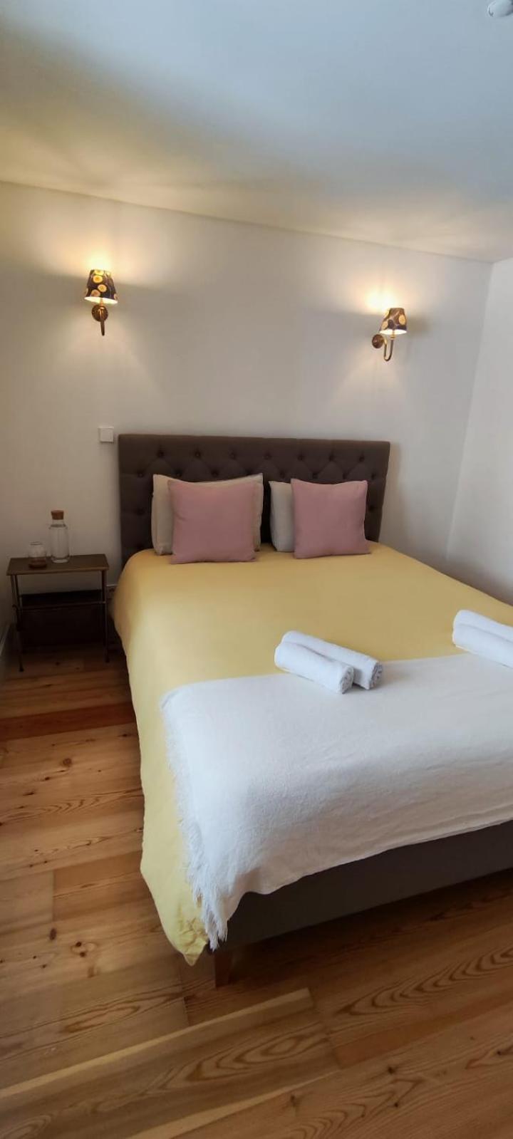 Double Room With Private Wc In Shared House In Downtown Lissabon Exterior foto