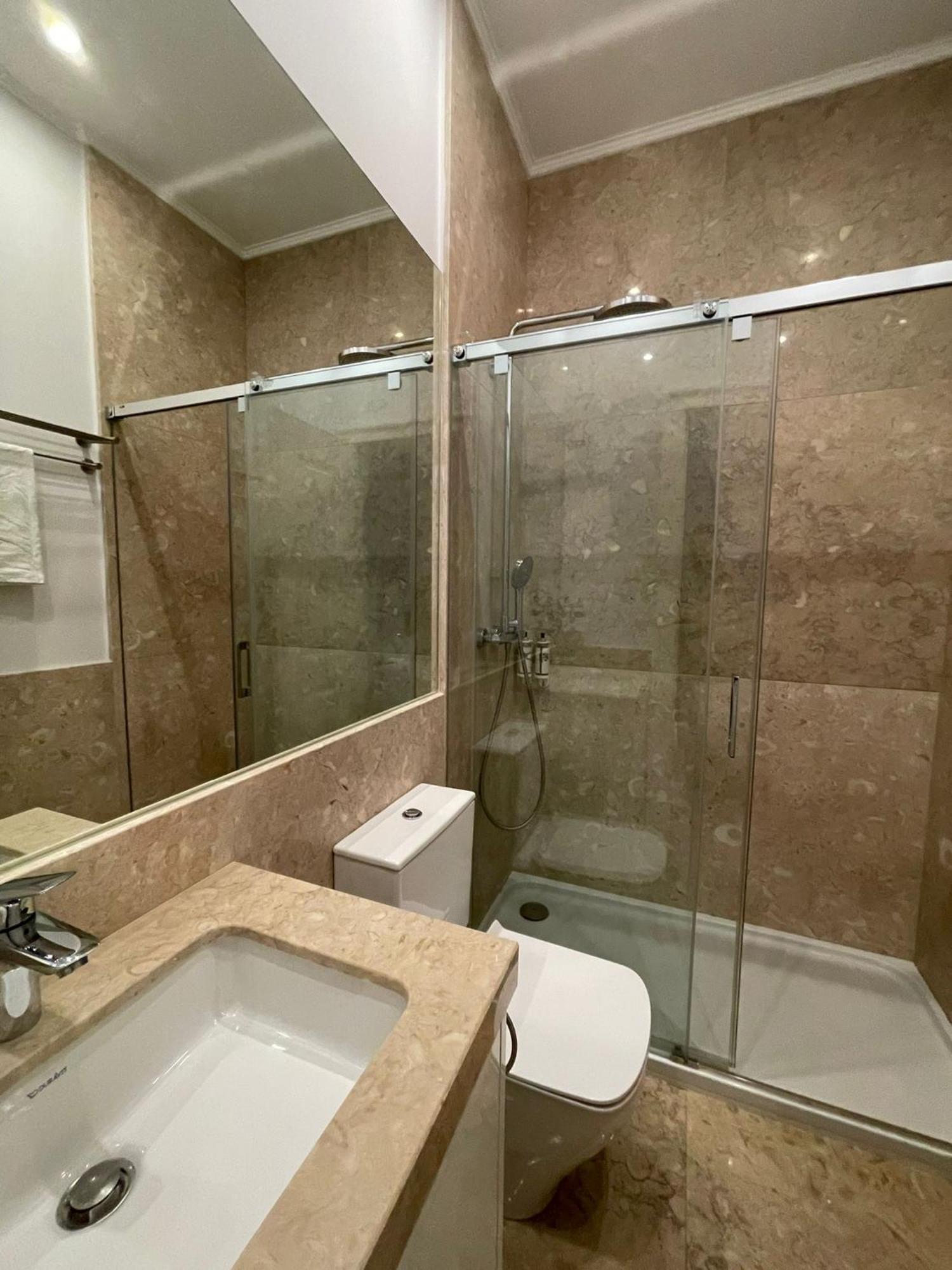 Double Room With Private Wc In Shared House In Downtown Lissabon Exterior foto